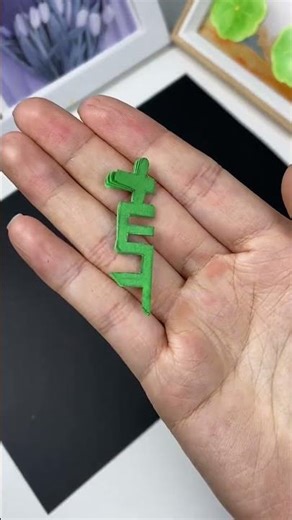 Learn how to cut a real four-leaf clover in fifteen seconds. Go and give it to your children. Pa