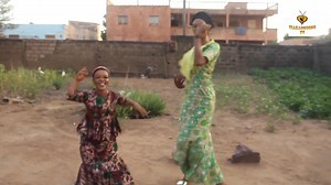 18K views · 2.3K reactions | Face à face entre Lala Diallo, ma danseuse et Maïni 藍 Mettez le nom de la gagnante en commentaire 藍欄 #partage #ABONNEZ_VOUS_A_LA_PAGE #music #comedy #art #Mali Tiakadougou TV Khassa Comédien @super fans LeFou Woroli Moussa Monzon Doumbia | Diagawara Sali Diakite | Facebook