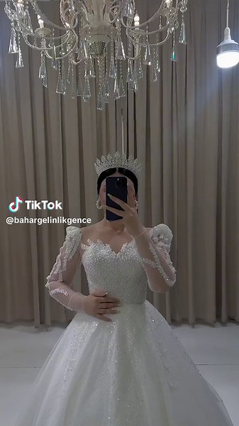 Sende benim gördüyümü ❤️#gelinlikmodelleri #gelinlikler #gelinlikprovası