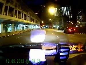 【転載】フェラーリ599GTOとタクシーとの事故瞬間映像