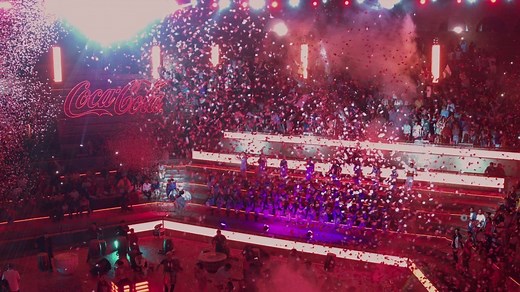 We're extremists in joy, celebration, hope and prayer and that's what makes us #ExtremelyPakistani! Iss parcham ke saaye talay #HumAikHain. | Coca-Cola