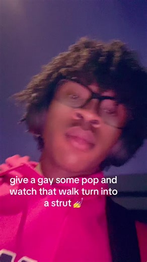 gimme more turns me into usain 💋 #pop #gay #strut