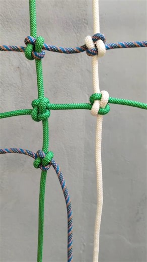 How to tie A Cargo Net Knot.