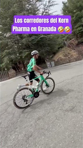 Los corredores del Equipo Kern Pharma haciendo entrenamiento de altura en Sierra Nevada (Granada)