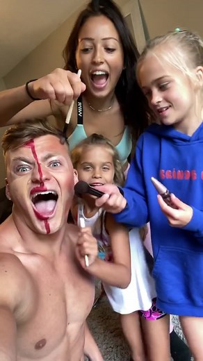 Can’t believe I let them do this... full video on my ig @jackthepayne 👀😱 @imaffaf @marydouroux5 @pheobedouroux #springdiy