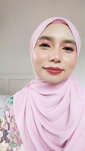 Love matte makeup? Try this Ink-Matte 🤩! I found their bold colours are really pretty. They are not dark... Just beautiful, bright bolds that are perfect for every skin tone including tan skin. Based on my swatches, which one is your pick? @dazzleme.beauty.my #dazzleme #dazzlememy #dazzlemeinkmatte #lipmatteviral #lipmatte #lipmatteswatches