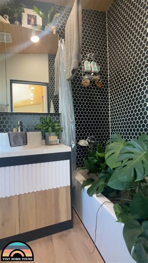 Could You Live in This Tiny Home W/ Murphy Bed? Community: Paradise Tiny Home Community Manufacturer/model: Clever Tiny Homes S | Tiny Home Tours