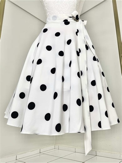 Moda dos Anos 60 a 90: Looks e Estilo Feminino