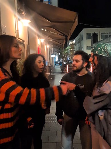 Litigi di Capodanno tra Amici: Una Riflessione