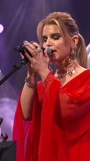 Grand Ole Opry Repost: Music that makes her feel like an artist and sets her soul on fire! ❤️ We were thrilled to have you back in the circle, Jessica Simpson! Check out “Nashville Canyon” Pt. 1 & 2 out now! | Jessica Simpson