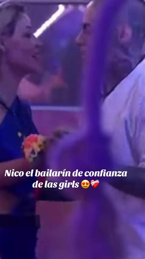 Nico el bailarín de confianza de las girls 😍❤️‍🩹 #nicolasarrieta #lacasadelosfamososcolombia #lcdlfcolombia