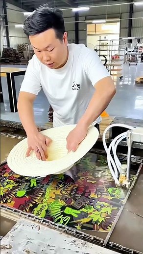 Straw Hat Hydro Dipping: A water-based transfer method for vivid, seamless surface decoration