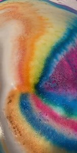 Check out our newest bath bomb in action! WONKA BAR BATH BOMB https://da-bomb.com.au/products/wonka-bar-bath-bomb-1 | DA BOMB