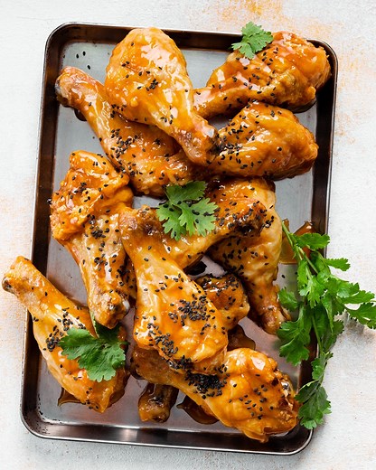 275K views · 7.9K reactions | Extra crispy, sweet & sticky honey chicken drumsticks… with my fool-proof tips for getting that crispy chicken WITHOUT the oil & deep-frying! Get the recipe: https://www.marionskitchen.com/sticky-honey-chicken-drumsticks/ | Marion Grasby | Facebook