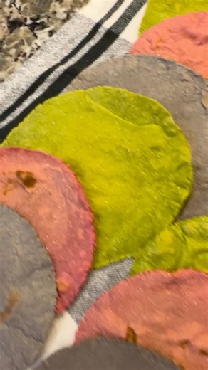 1.2K views · 38 reactions | Having fun preparing corn tortillas! I gave my sister-in-law a crash course in preparing corn tortillas infused with natural coloring. The pink are infused with beets. The green are infused with fresh kale. Then we used the blue corn masa harina for the blue. For the other colors, it's best to use the white masa harina and not the yellow. Ingredients below. | La Piña En La Cocina | Facebook