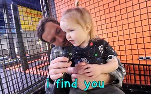 家庭游戏 阿德里和弟弟游乐场捉迷藏HIDE N SEEK with a TWIST! Adley & Niko in Ball Pit