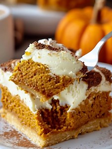 Pumpkin Roll Bars Ingredients → Pumpkin Batter 6 tablespoons unsalted butter, melted 1½ cups granulated sugar 2 large eggs 1 (15-ounce) can pumpkin puree 1 teaspoon vanilla extract ¼ cup water 2 cups all-purpose flour ..... Fυll ᖇecίpe in Coʍmеոτ 💬 | Homemade Recipes