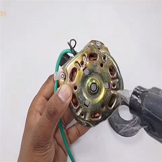 225K views · 2.7K reactions | Free Electricity energy 22000KW 230v magnetic generator with copper wire light bulb at home #viral #generator #power #motor #eletric | Deep side | Facebook