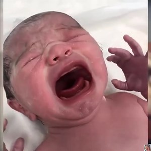 Baby's first moments in this world! | Hey otaku