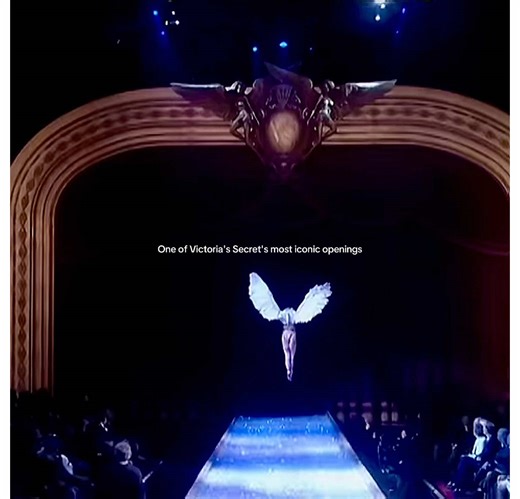 One of the best, not to mention that who opened it was Adriana and right behind Gisele. || Victoria’s Secret Fashion Show 2003 #adrianalima #giselebündchen #fyyy #viral #fyp #victoriassecretfashionshow