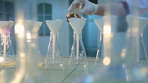 clip-23789962-testing-diagnosis-water-clean-samples-laboratory-test