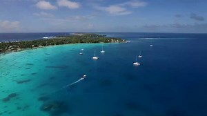 Un aperçu d'une liste des choses à faire absolument à Tahiti Et Ses Îles 😉 Et pour vous, quelles sont les activités incontournables de nos îles ?? 👉 http://bit.ly/Activités-Tahiti-Et-Ses-Îles | Tahiti Tourisme