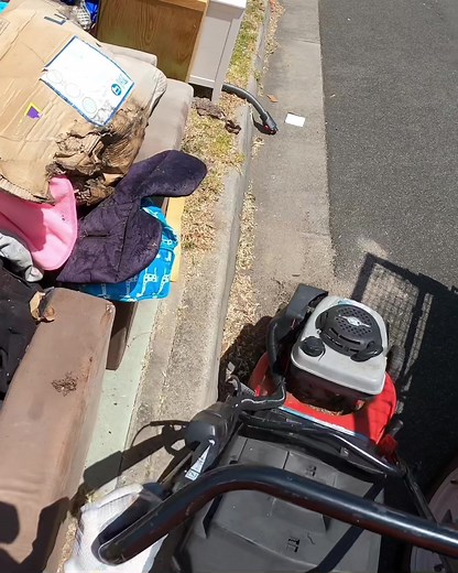 How not to stack a trailer continued… #polyprophet #free #onemanstrashisanothermanstreasure #youtube #hardrubbish #australia #curbside #sidehustle #dumpsterdiving