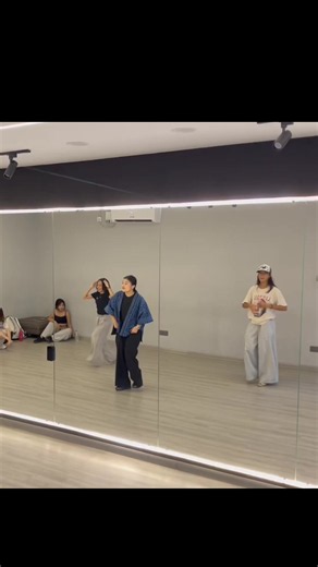 10 counts been my song of the week #khinmonthu #fypシ゚#dancers #danceclassinyangon #dwm