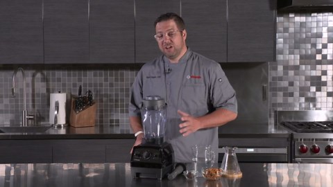 Vitamix Explorian E310 Blender, Professional-Grade Kitchen Blender for Smoothies, Soups, Juices and More, 10-Speed, Stainless Steel Blades, Self-Cleaning Kitchen Appliance, 48 Oz Container, Red