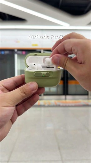 AirPods Pro 3 vs Pro 2 in the real world #airpodspro #apple #subway