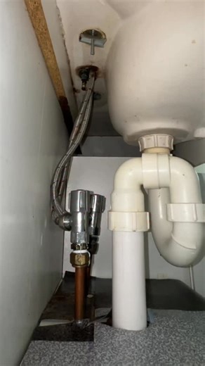 PLUMBERUSS on Instagram: "Replacing a basin mixer. #plumber #plumberlife #serviceplumber"