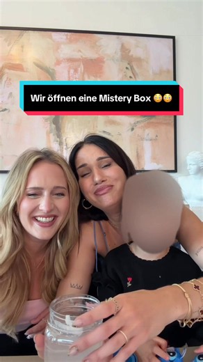 Wir öffnen diese Mistery Boxen & durch das Wasser wird das Geheimnis gelüftet, welche Figur man hat 🤫 die erste Box haben wir bei @Lara Denona ✨ geöffnet. 💗 | lnsta: nessiontour 🫂 #mistery #box #blindbox #challenge #couple