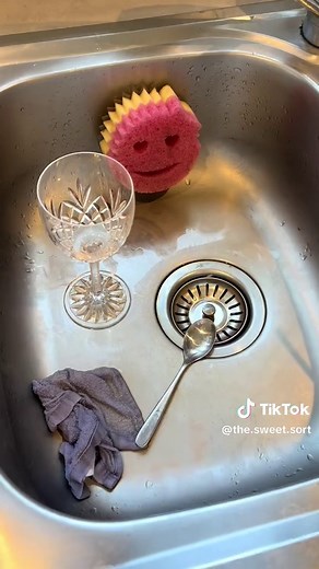 Resetting Clutter: Guilt-Free Kitchen Tidy-Up