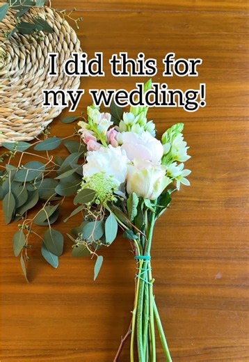 Easy Wedding DIY's 💍 From crafts, to flowers, to invitations, these simple tips will help add a personal touch to the special day. #wedding #flowers #invitation #diywedding