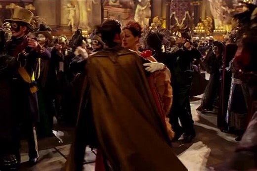 Best.Movie.Collection on Instagram: "Van Helsing (2004) — aqui vai em estilo IG português ✨: 🦇 Van Helsing (2004) é uma ação gótica inesquecível! A lenda do caçador de monstros Gabriel Van Helsing chega à Transilvânia para enfrentar os maiores ícones do terror: Drácula, lobisomens e Frankenstein. 😱💥 Mas não é só pancadaria — o filme fala sobre coragem em enfrentar seus medos, sacrifício pelo próximo e a luta eterna entre luz e trevas. Van Helsing não foge da escuridão… ele corre direto para e