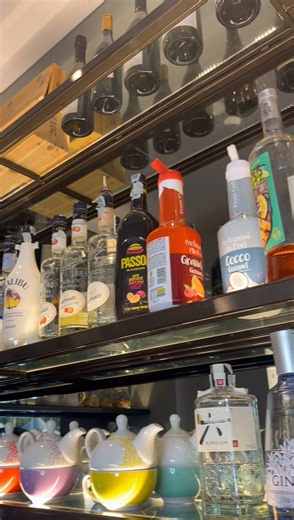 Chiassa Sporting Club on Instagram: "2 anni insieme! 🎉 Due anni di sport, sorrisi, aperitivi, partite e momenti indimenticabili… due anni di noi e di voi! ❤️ Grazie a tutti voi che avete reso possibile questa avventura al Chiassa Sporting Club, al 300 Lounge Bar & Restaurant e al C Padel Center. Continuano le emozioni, il divertimento e le sorprese… il meglio deve ancora venire! 💪✨ #ChiassaSportingClub #300LoungeBar #CPadelCenter #2AnniDiNoi #GrazieDiCuore #SportEDivertimento #MomentiIndimenti