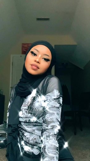 Tutorial on How to Shave Your Eyebrows Without a Shaver