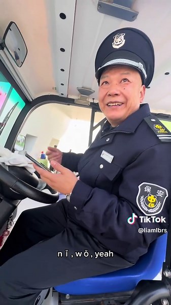 Started the day early in Chengdu with a visit to the Chengdu Research Base of Giant Panda Breeding, home to one of the world’s largest and most important panda conservation programs. Seeing the pandas up close was unreal. 🐼🥰 Afterward, I took a train from Chengdu toward Huanglong Jiuzhai, where I had to quickly find a new place to stay since my original hostel was canceled due to the town having no hot water. Ended up scoring a hostel and even a discount, so that worked out pretty well. Picked