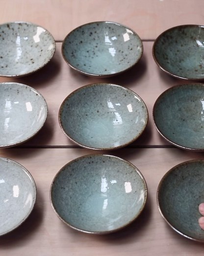 In my narrated YouTube video this Sunday, I’m testing three new stoneware clay bodies to see if they’re suitable for my usual glazes and the cone ten reduction firings I do. I’m trying out Fleck, SP1 and SSB8G, all samples from Spencroft Ceramics, (I actually tested these years ago but didn’t keep a thorough record of the results). So, in this video, I’ll take you through throwing, trimming, glazing, tidying up their surfaces and finally firing them and inspecting the results. You can find a lin