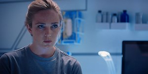 Legends of Tomorrow Star Caity Lotz Talks Syfy Thriller 400 Days