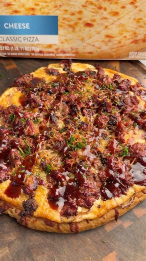 Bbq brisket pizza @H‪@HomeRunInnVideo‬