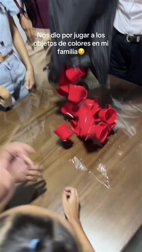 Juego de Colores Divertido en Familia – ¡Ríete Con Nosotros!