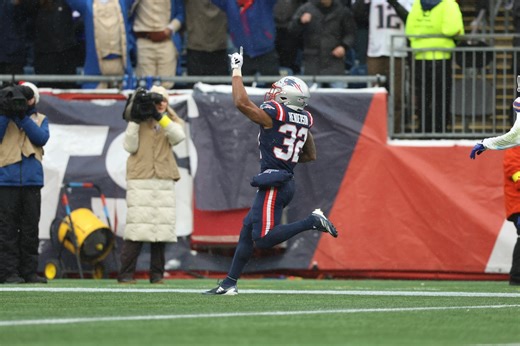 Rookie running back makes Patriots history with big game vs. Bills