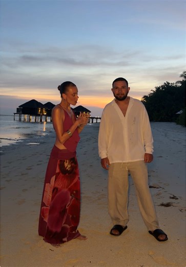 Outfit of the Night: Stylish Looks for Maldives Getaway