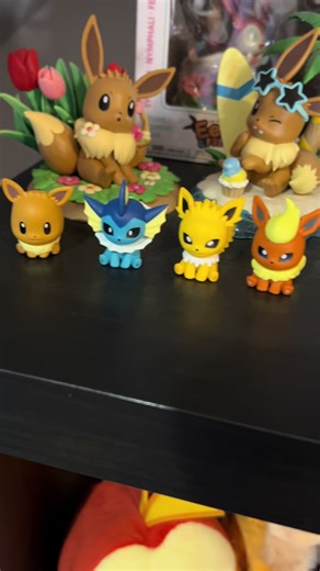 Unboxing the Eeveelution Collection at EUIC