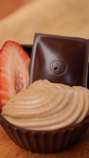 Silky, rich, & so indulgent, our Chocolove Dark Chocolate Mousse Cups are pure chocolate bliss in every bite. Add as a delightful dessert to your Galentine’s or Valentine’s celebrations. 💘✨ ‌ Chocolove Dark Chocolate Mousse Cups Ingredients: 1 bar Chocolove Extra Strong Dark Chocolate (for the chocolate cups) 2 bars Chocolove Milk Chocolate (for the mousse) 3 large egg yolks 3 tbsp sugar 1.5 cups heavy cream, divided 1 tsp vanilla extract 4 fresh strawberries, sliced 1 bar Chocolove Salted Cara