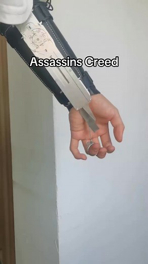 ⚠️FAKE BLADE⚠️Assassins Creed metal Cosplay performance prop hidden blade.#assas | Inez Duran