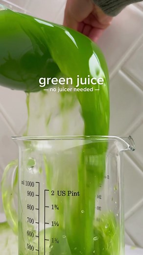 introducing the only green juice recipe you’ll ever need, that actually tastes good🌱 #greenjuice #greenjuicerecipe #greenjuicerecipes #nojuicenoproblem #nojuicerrequired #wfpbrecipes #munchingwithmariyah