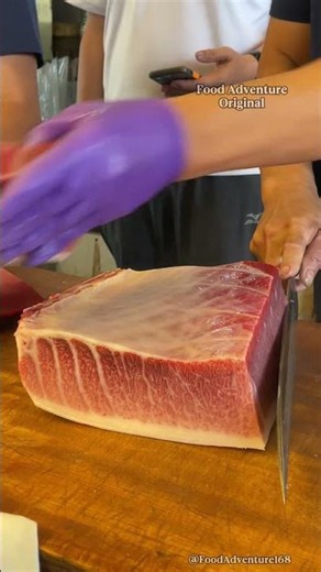 Incredible bluefin otoro marbling that melts in your mouth 😱 #Sashimi #Otoro #BluefinTuna