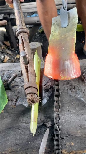 specialist maker (tembilang) of tools for making holes in the ground manually #blacksmith